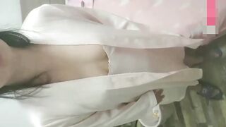 【麻花免费视频】真实母子乱伦_禽兽儿子爆操丝袜妈妈_射妈妈嘴里捂住嘴让妈妈吞了