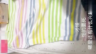 【麻花免费视频】母子乱伦 爸爸在客厅喝茶儿子潜入卧室把妈妈操了