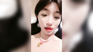 【麻花免费视频】美少女酒店激情自慰粗大假屌磨蹭抽插