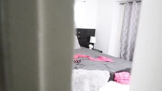 【麻花免费视频】金发继妹艾玛·希克斯在继弟的大鸡巴上摩擦