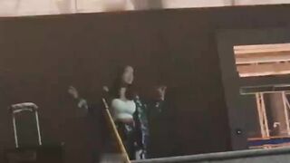 【麻花免费视频】抖音热点 山东潍坊科技学院军训跳舞露奶全集