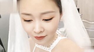 【麻花免费视频】宋铁风流新娘穿着婚纱也要吃鸡巴