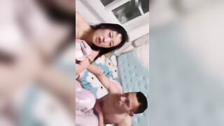 【麻花免费视频】山东捉奸骚货偷情还理直气壮正在啪啪老公闯入