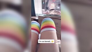 【麻花免费视频】好奇的姐姐被抓到手淫并充满精液