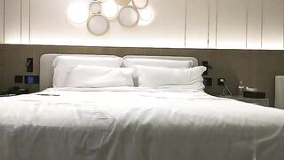 【麻花免费视频】御姐范极品性感气质长腿美女被抱在腿上玩弄