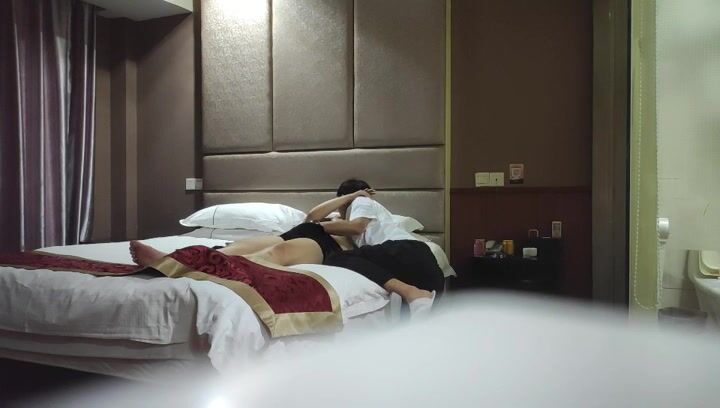 【麻花免费视频】寻欢E罩杯大胸良家小伙连续挑逗干逼两炮瘫软高潮