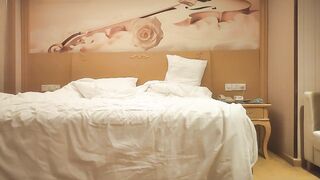 【麻花免费视频】约炮美乳外围拉着手暴力输出给妹子都干狰狞了