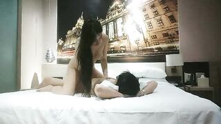 【麻花免费视频】深夜约小姐姐深喉活很不错掰穴特写骑乘后入