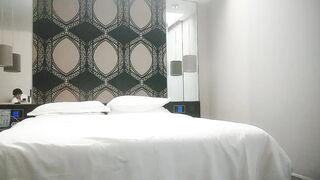 【麻花免费视频】肉感肥臀骚女短裙69扣穴猛操拔套被发现