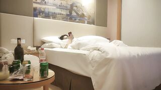 【麻花免费视频】足疗红酒妹沙发躺平休息呻吟不断勾魂摄魄