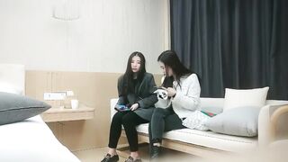 【麻花免费视频】姐姐带着妹妹下海，姐姐说：“一直操我，别操她，劲都用我身上”