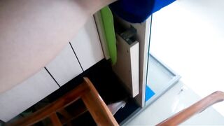 【麻花免费视频】教室讲台抄底偷拍女老师合集，这是不是你上学时候想做却不敢做的事情？