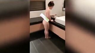 【麻花免费视频】老公破产人妻出轨，手机里被老公发现出轨做爱视频！