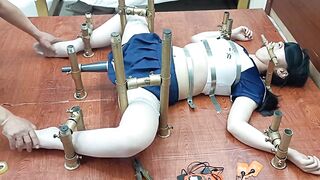 【麻花免费视频】【超级虐待女奴】头戴钢盔，嘴带刑具，电钻钻逼