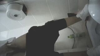 【麻花免费视频】原来女生跟男生一样，盘点女孩在卫生间里自慰被偷拍合集