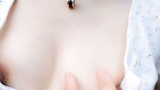 【麻花免费视频】小美眉野外自慰露出