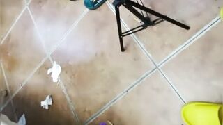 【麻花免费视频】鸭王教失足妹子如何招待客人，操逼到高潮