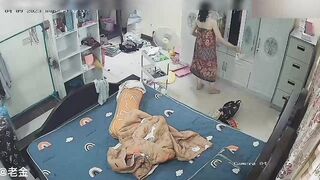 【麻花免费视频】黑客破解监控拍到公公强奸儿媳妇