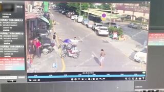 【麻花免费视频】【强奸纪实】监控下强奸翻车精选，两位小姐姐教科书级自救全过程