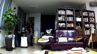 【麻花免费视频】【硬核泄密】中年夫妻做爱正在口交，闺蜜来了在旁边看，边聊天边继续啪啪