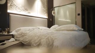 【麻花免费视频】【胖子探花】姿势角度超多，大神太会玩了，阴毛巨浓非常诱人，被操瘫软累到趴下