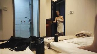 【麻花免费视频】【会所寻欢】高端会所偷拍少妇技师的专业服务，艳舞毒龙让老哥魂飞天外