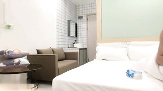 【麻花免费视频】【超人探花】简直美女D罩杯大奶子被连干两炮，这对车灯太耀眼了