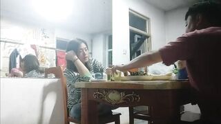 【麻花免费视频】【淫妻出轨】良家人妻和奸夫聊天谈心，喝到微醺上床激情开操