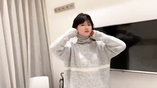 【麻花免费视频】极品高二学妹假期兼职平面模特，为了满足物质需求接受啪啪，真的是赚到了