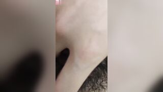 【麻花免费视频】父女乱伦事件。刚成年女儿放假回家为多要点生活费挑脱衣舞，被亲爹爆操内射