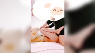 【麻花免费视频】父女乱伦事件。刚成年女儿放假回家为多要点生活费挑脱衣舞，被亲爹爆操内射