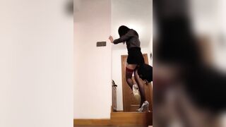 【麻花免费视频】【女王虐待】性感黑丝女王暴力踢裆踩踏