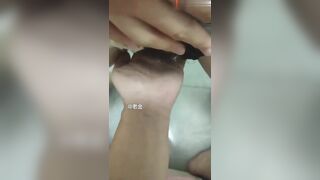 【麻花免费视频】大哥在外打工，嫂子雏菊献给了我，肛交到出血