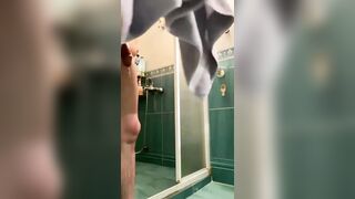 【麻花免费视频】【原创真实姐弟乱伦】禽兽弟弟偷拍姐姐洗澡，趁妈妈不在家禽兽弟弟强制调教插入