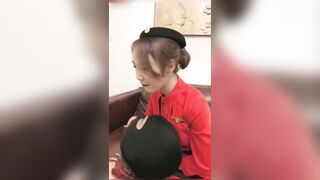 【麻花免费视频】【重磅推荐】乘务员女S调教男奴，舔黑丝不过瘾，非要吃唾液舔臭袜子