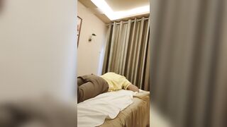 【麻花免费视频】外卖小哥又来消费了，上班有点累了来找足浴店老板娘泄欲，没想到没有全套只有半套