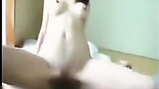 美少妇上位做爱自拍奶大叫声听迷人