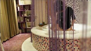 大神初恋哥有钱任性爆操音乐学院声乐老师肤白气质好沙发上一路干到浴缸内各种体位变换国语对白