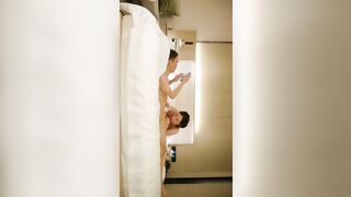 老哥探花约了个蓝衣少妇啪啪 浴室洗澡口交上位骑乘大力猛操非常诱人 很是诱惑喜欢不要错过