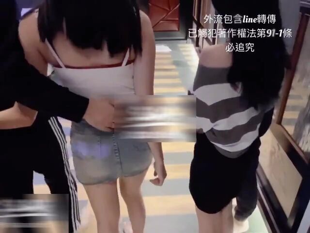 台 灣 本 土 9年 級 女 生 淫 亂 大 學 換 伴 愛 愛 淫 亂 尺 度 讓 人 受 不 了 一 鏡 到 底 最 後 還 射 在 對 方 女 友 嘴 裡