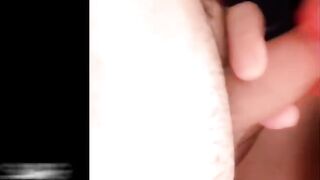 將 陰 莖 含 入 嘴 內 然 後 頭 部 左 右 旋 轉 令 陰 莖 在 我 的 嘴 巴 內 左 右 轉 動 觃 及 不 同 部 並 且 控 制 速 度 再 深 喉 嚨