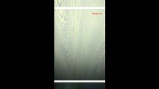 山东菏泽学院大三学生趁夜晚来到教学楼，跳蛋塞到粉嫩鲍鱼中，偷偷露出小翘乳，颜值清纯漂亮乖巧私下居然这么骚