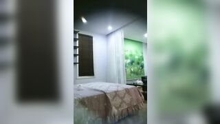 招嫖達人星級酒店開房現場直播高價約了個越南混血妹子 吹簫胸推漫遊抱起來操幹得直叫求饒 太猛了 國語對白