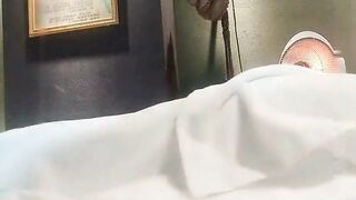 女子SPA養生館偷拍-白嫩少婦全身推油摳逼爽翻了