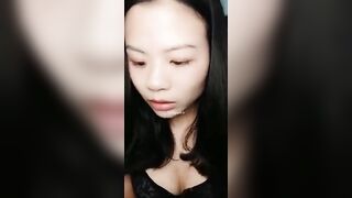 真实的勾引美团外卖，有订单，手机，制服等为证，少妇身材很好脱光骚浪诱惑小哥，太紧张还硬不起来