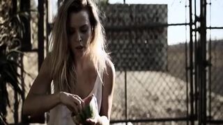 直击各种类型极品妹子花样小解洋妞的私处是真的嫩