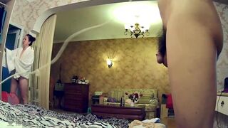 姐夫和年轻漂亮的小姨子有不仑之情，操小姨子 边操 边给老婆打电话