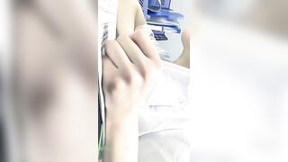 高颜值小护士【薛定谔的猫】上班时间诱惑，来大姨妈小尺度露奶非常诱人，很是诱惑喜欢不要错过