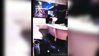 约操极品身材披肩黑网筒靴美女KTV玩嗨直接在包房操起来 美女边唱歌边后入猛操真爽 完美露脸