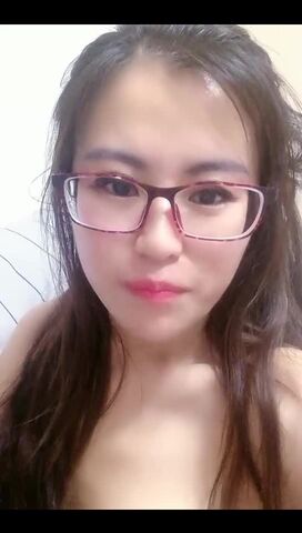 【麻花免费视频】好久未见的御姐范眼镜气质美女《神逼王》早上来一发洗澡看她性感的逼毛让人很鸡动